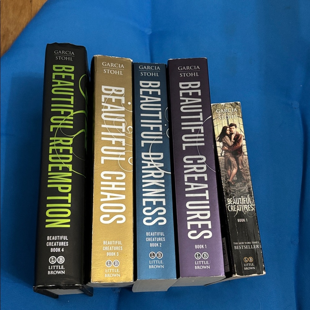 Beautiful Creatures Set Of Five Four Soft Cover One Hard Cover NWOTS - Picture 1 of 16